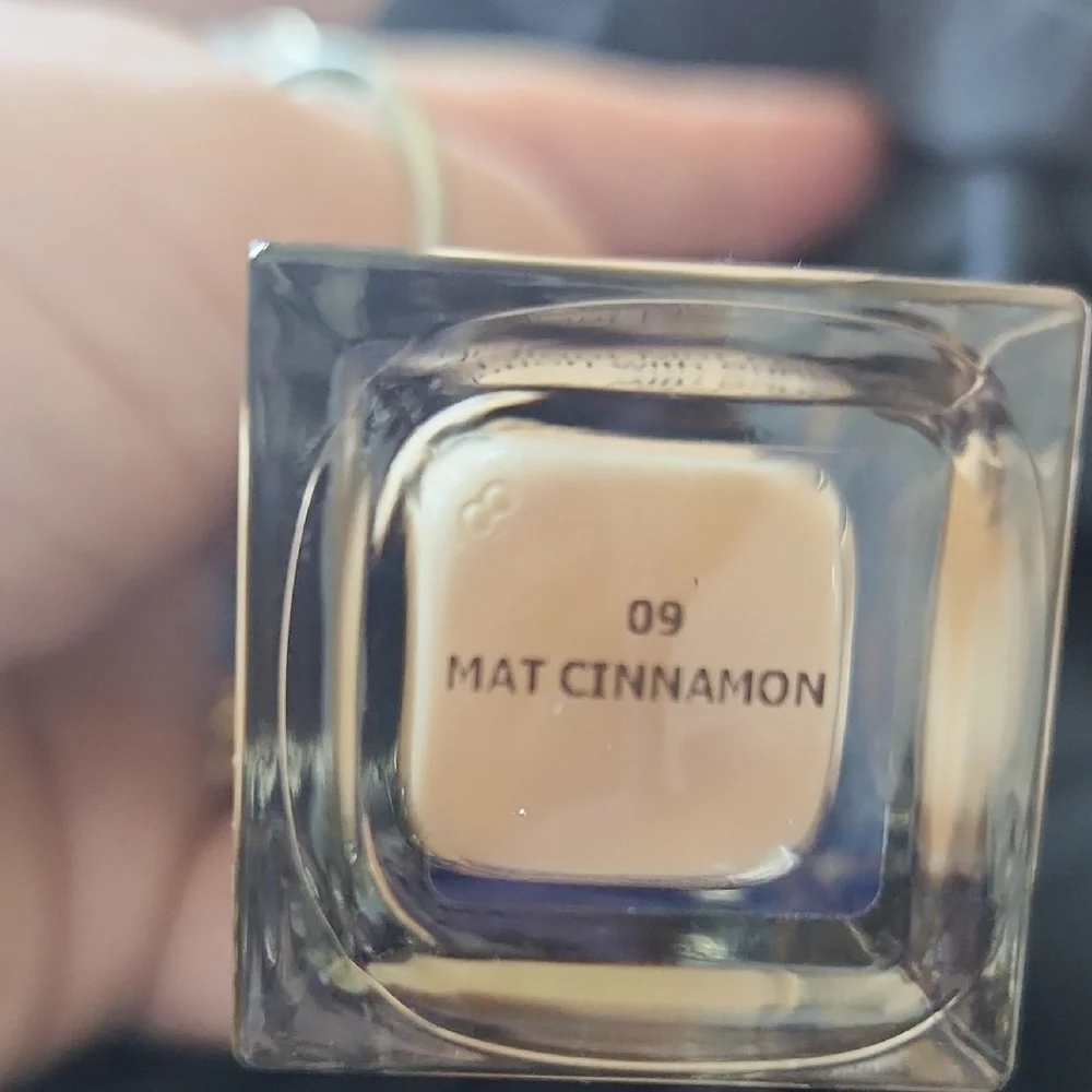 Givenchy Cream Foundation Radiant‎ Glow